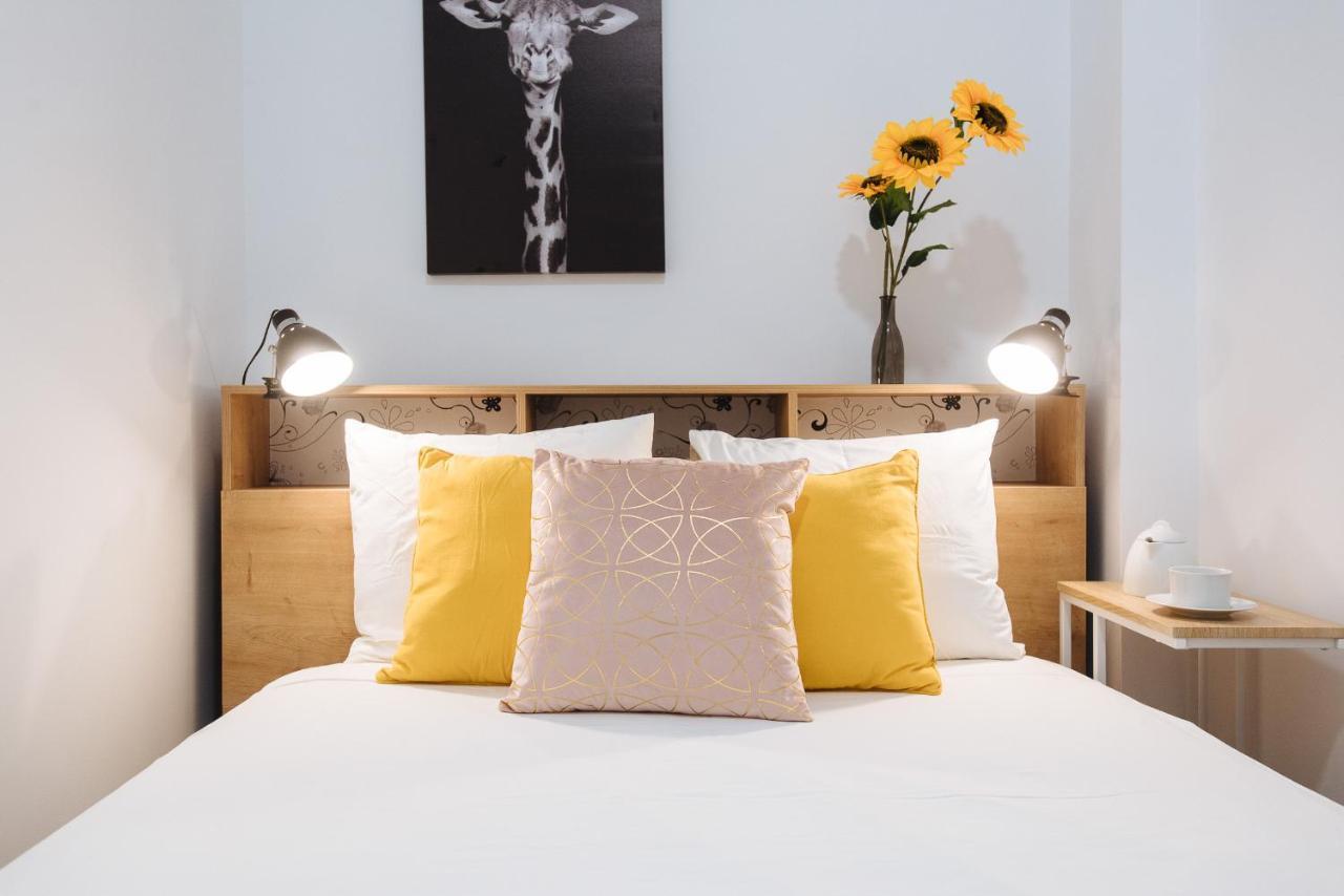Hostly Rbh0 Modern Apartment Севилья Экстерьер фото
