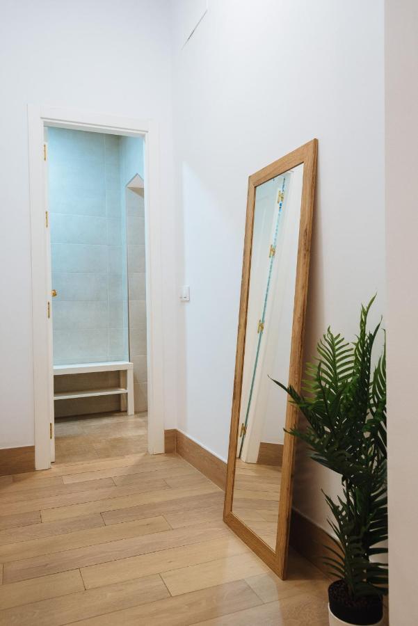 Hostly Rbh0 Modern Apartment Севилья Экстерьер фото