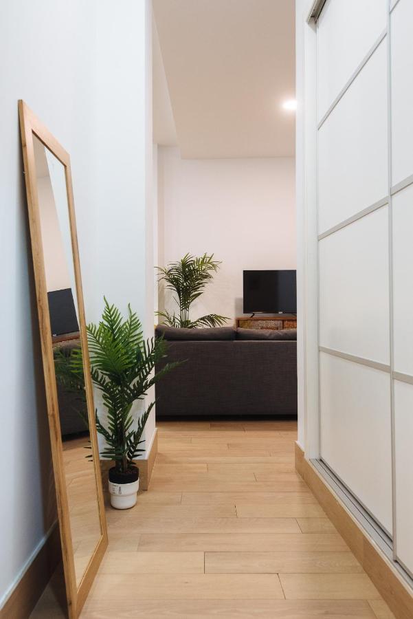 Hostly Rbh0 Modern Apartment Севилья Экстерьер фото